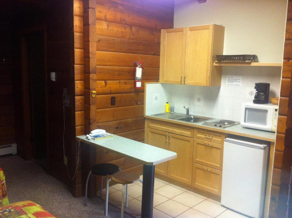 Raccoon Lodge Motel Sylvan Lake Pokój zdjęcie